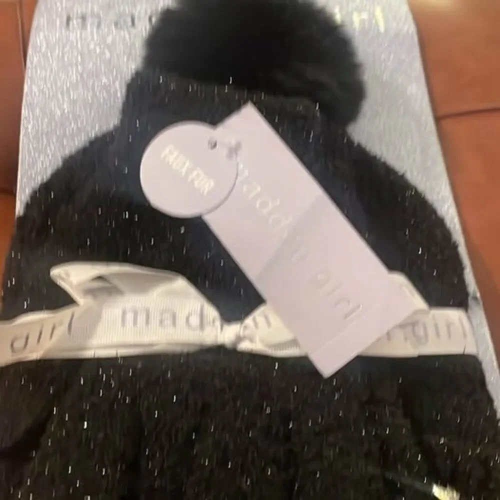 New Madden Girl Beanie and Glove Set